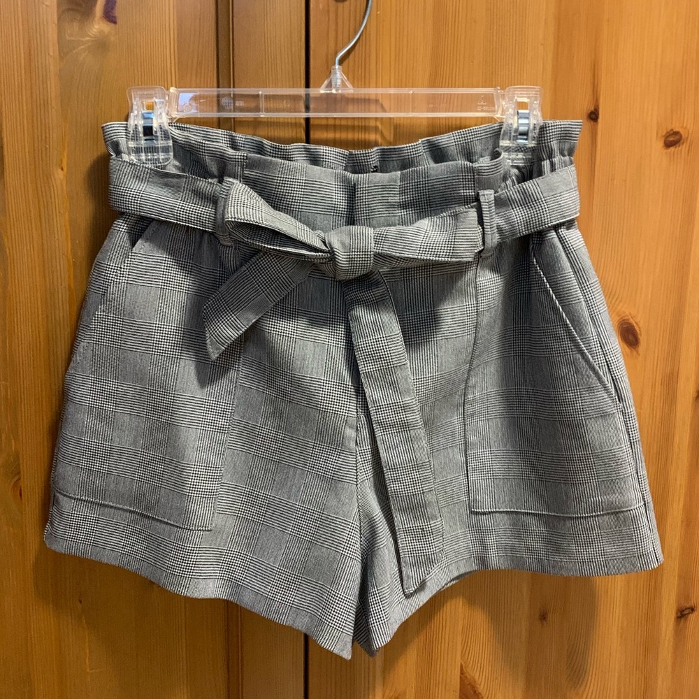 **NEVER WORN WITH TAGS HIGHWAISTED PLAID SHORTS🌷